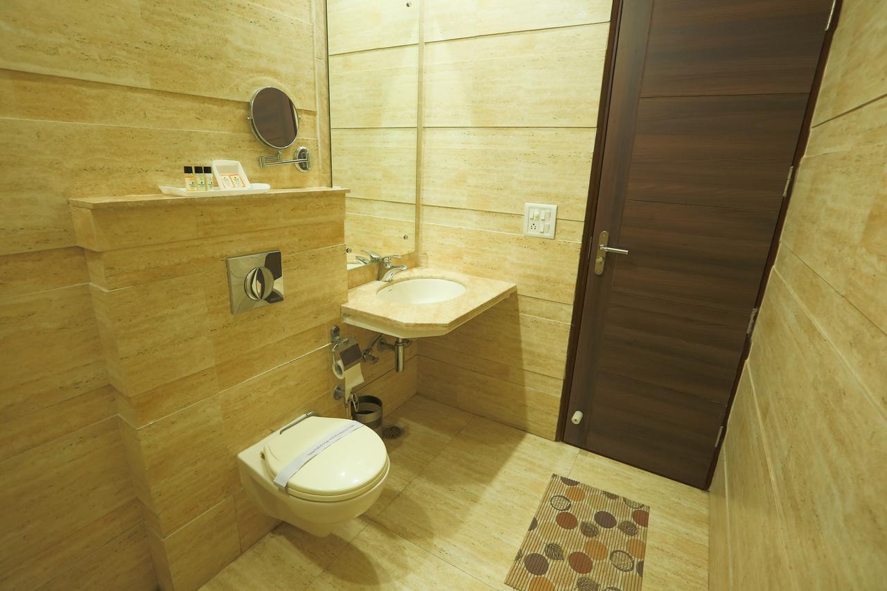 Hotel Whistling Greens Moga Kültér fotó